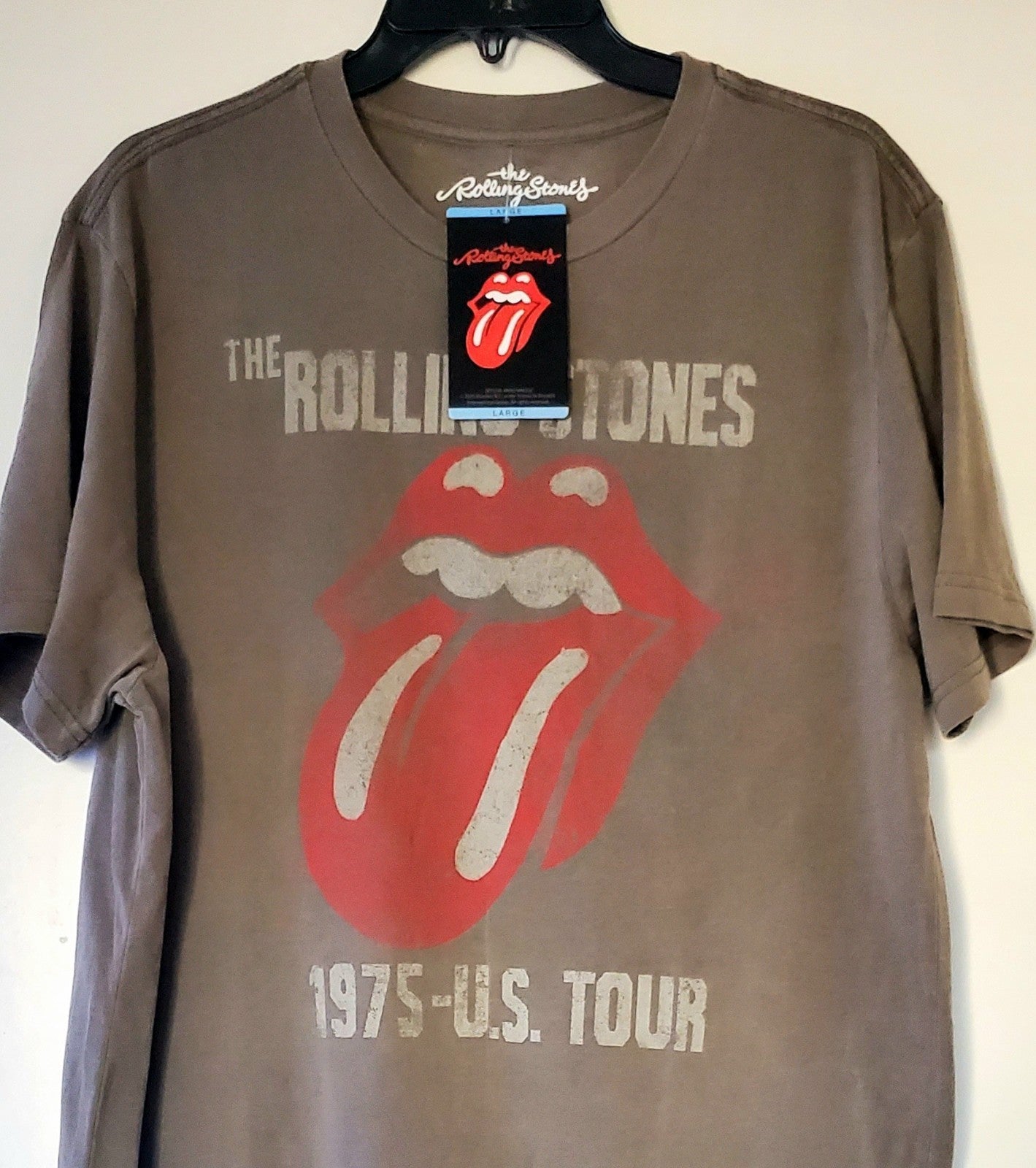 Retro Rolling Stones 1975 Concert Shirt – Iconic Tongue & Lip Design